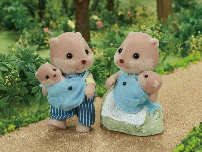 Splashy Otter Family-1